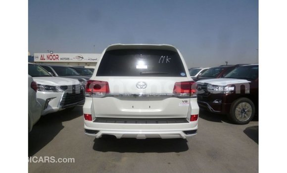 Buy Import Toyota Land Cruiser White Car in Import - Dubai in Ashanti Buy Import Toyota Land Cruiser White Car in Import - Dubai in Ashanti