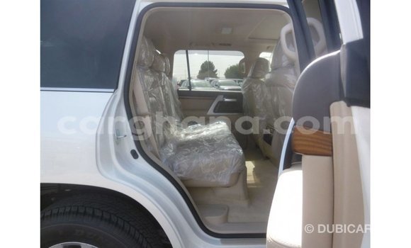 Buy Import Toyota Land Cruiser White Car in Import - Dubai in Ashanti Buy Import Toyota Land Cruiser White Car in Import - Dubai in Ashanti