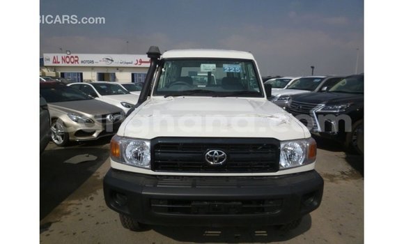 Ra Imported Toyota Land Cruiser funfun Ọkọ̀ in Import - Dubai ni Ashanti Ra Imported Toyota Land Cruiser funfun Ọkọ̀ in Import - Dubai ni Ashanti