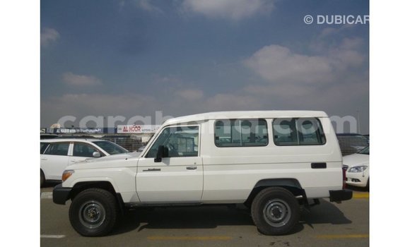 Ra Imported Toyota Land Cruiser funfun Ọkọ̀ in Import - Dubai ni Ashanti Ra Imported Toyota Land Cruiser funfun Ọkọ̀ in Import - Dubai ni Ashanti