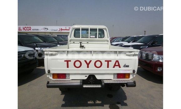 Buy Import Toyota Land Cruiser White Car in Import - Dubai in Ashanti Buy Import Toyota Land Cruiser White Car in Import - Dubai in Ashanti