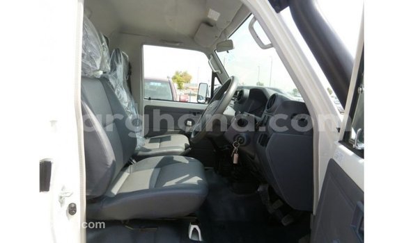 Buy Import Toyota Land Cruiser White Car in Import - Dubai in Ashanti Buy Import Toyota Land Cruiser White Car in Import - Dubai in Ashanti