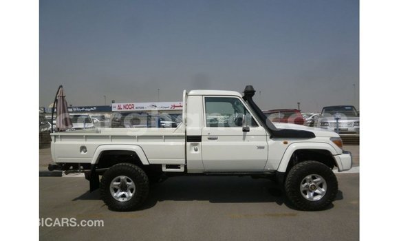 Buy Import Toyota Land Cruiser White Car in Import - Dubai in Ashanti Buy Import Toyota Land Cruiser White Car in Import - Dubai in Ashanti
