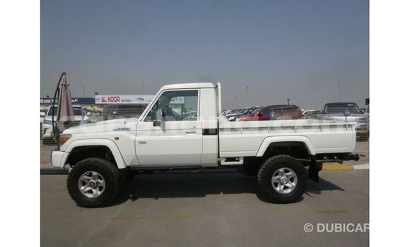 Buy Import Toyota Land Cruiser White Car in Import - Dubai in Ashanti Buy Import Toyota Land Cruiser White Car in Import - Dubai in Ashanti