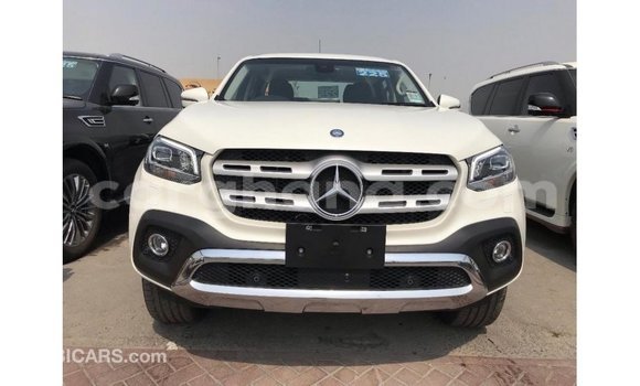 Buy Import Mercedes‒Benz 250 White Car in Import - Dubai in Ashanti Buy Import Mercedes‒Benz 250 White Car in Import - Dubai in Ashanti