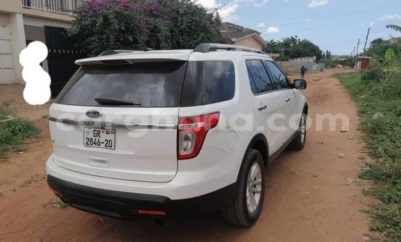 Sayi Na hannu Ford Excursion White Mota in Accra a Greater Accra Sayi Na hannu Ford Excursion White Mota in Accra a Greater Accra