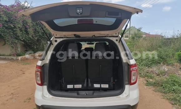Sayi Na hannu Ford Excursion White Mota in Accra a Greater Accra Sayi Na hannu Ford Excursion White Mota in Accra a Greater Accra