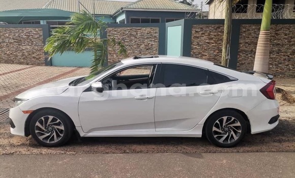 Ra Àlòkù Honda Civic funfun Ọkọ̀ in Accra ni Greater Accra Ra Àlòkù Honda Civic funfun Ọkọ̀ in Accra ni Greater Accra