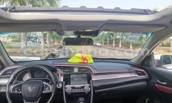 Ra Àlòkù Honda Civic funfun Ọkọ̀ in Accra ni Greater Accra Ra Àlòkù Honda Civic funfun Ọkọ̀ in Accra ni Greater Accra