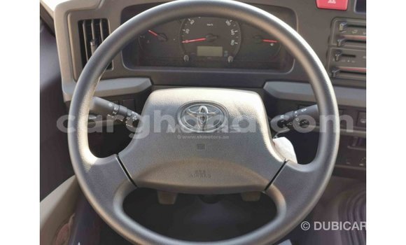 Ra Imported Toyota Coaster funfun Ọkọ̀ in Import - Dubai ni Ashanti Ra Imported Toyota Coaster funfun Ọkọ̀ in Import - Dubai ni Ashanti