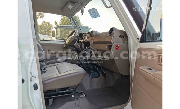 Buy Import Toyota Land Cruiser White Car in Import - Dubai in Ashanti Buy Import Toyota Land Cruiser White Car in Import - Dubai in Ashanti