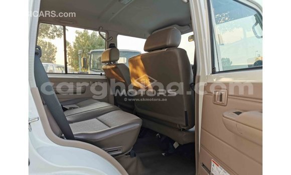 Buy Import Toyota Land Cruiser White Car in Import - Dubai in Ashanti Buy Import Toyota Land Cruiser White Car in Import - Dubai in Ashanti