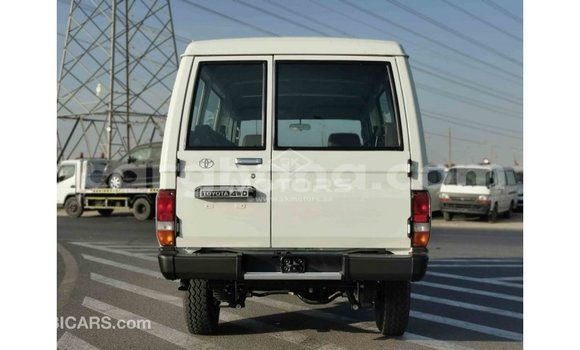 Ra Imported Toyota Land Cruiser funfun Ọkọ̀ in Import - Dubai ni Ashanti Ra Imported Toyota Land Cruiser funfun Ọkọ̀ in Import - Dubai ni Ashanti