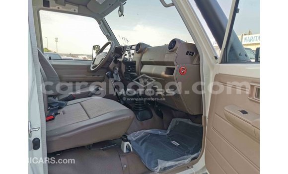 Ra Imported Toyota Land Cruiser funfun Ọkọ̀ in Import - Dubai ni Ashanti Ra Imported Toyota Land Cruiser funfun Ọkọ̀ in Import - Dubai ni Ashanti
