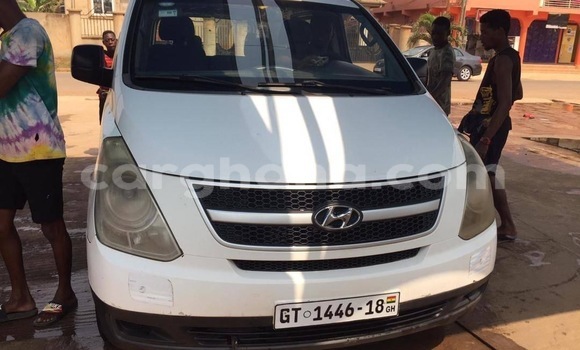 Sayi Na hannu Hyundai H1 White Mota in Accra a Greater Accra