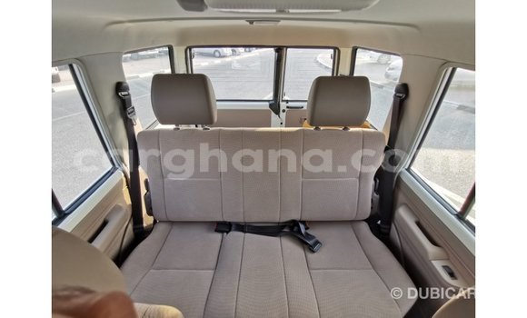 Buy Import Toyota Land Cruiser White Car in Import - Dubai in Ashanti Buy Import Toyota Land Cruiser White Car in Import - Dubai in Ashanti