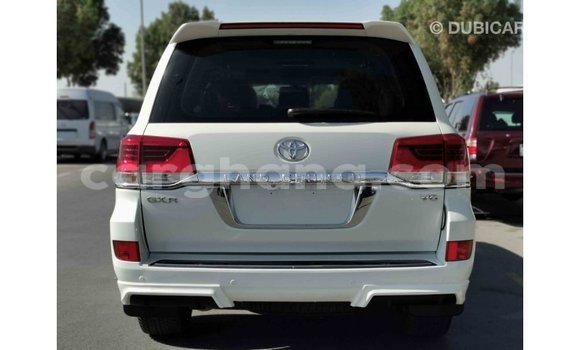 Sayi Imported Toyota Land Cruiser White Mota in Import - Dubai a Ashanti Sayi Imported Toyota Land Cruiser White Mota in Import - Dubai a Ashanti