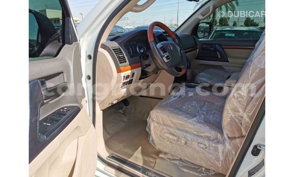 Sayi Imported Toyota Land Cruiser White Mota in Import - Dubai a Ashanti Sayi Imported Toyota Land Cruiser White Mota in Import - Dubai a Ashanti