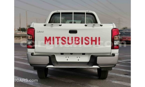 Buy Import Mitsubishi L200 White Car in Import - Dubai in Ashanti Buy Import Mitsubishi L200 White Car in Import - Dubai in Ashanti
