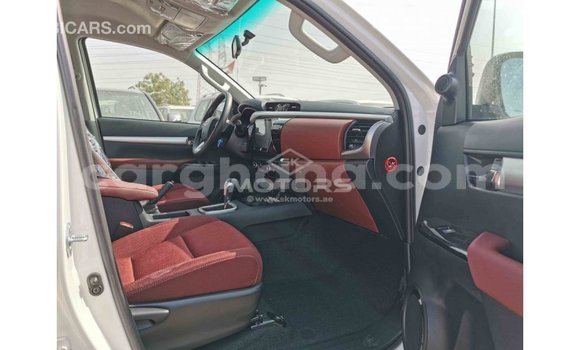 Sayi Imported Toyota Hilux White Mota in Import - Dubai a Ashanti Sayi Imported Toyota Hilux White Mota in Import - Dubai a Ashanti