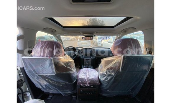 Sayi Imported Toyota Land Cruiser White Mota in Import - Dubai a Ashanti Sayi Imported Toyota Land Cruiser White Mota in Import - Dubai a Ashanti