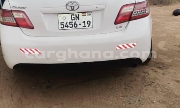 Ra Àlòkù Toyota Camry funfun Ọkọ̀ in Accra ni Greater Accra