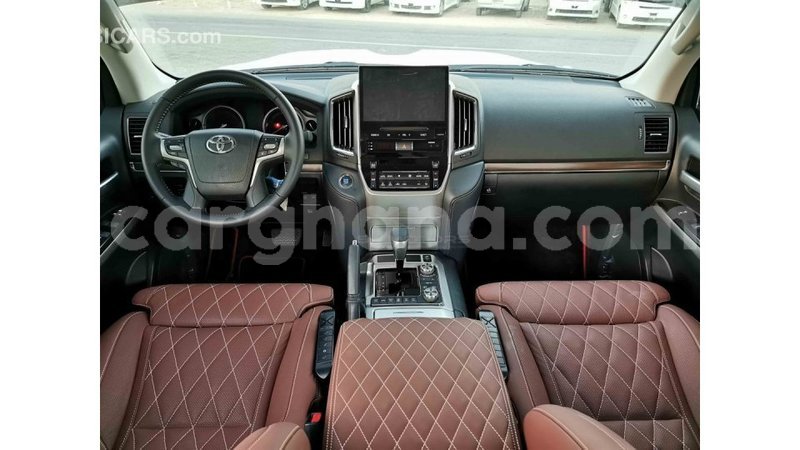 Big with watermark toyota land cruiser ashanti import dubai 22005