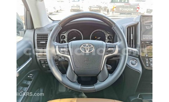 Sayi Imported Toyota Land Cruiser White Mota in Import - Dubai a Ashanti Sayi Imported Toyota Land Cruiser White Mota in Import - Dubai a Ashanti