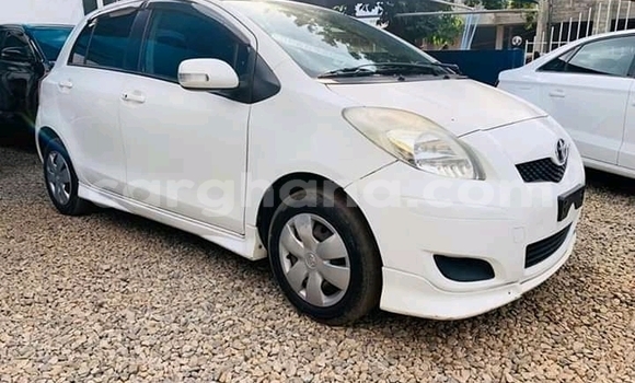 Buy Used Toyota Yaris White Car in Accra in Greater Accra Buy Used Toyota Yaris White Car in Accra in Greater Accra