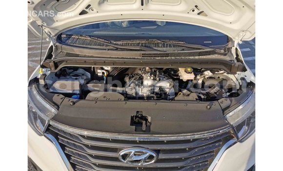 Sayi Imported Hyundai Cargo White Mota in Import - Dubai a Ashanti Sayi Imported Hyundai Cargo White Mota in Import - Dubai a Ashanti