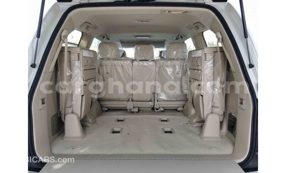 Sayi Imported Toyota Land Cruiser White Mota in Import - Dubai a Ashanti Sayi Imported Toyota Land Cruiser White Mota in Import - Dubai a Ashanti