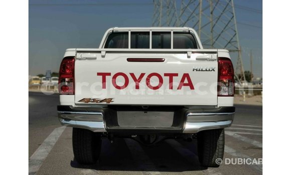 Buy Import Toyota Hilux White Car in Import - Dubai in Ashanti Buy Import Toyota Hilux White Car in Import - Dubai in Ashanti