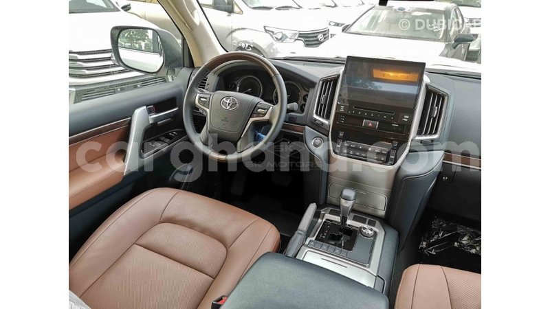 Big with watermark toyota land cruiser ashanti import dubai 22170