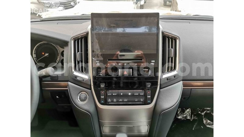 Big with watermark toyota land cruiser ashanti import dubai 22170