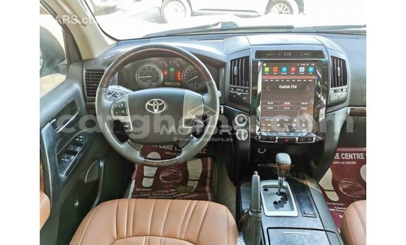 Ra Imported Toyota Land Cruiser funfun Ọkọ̀ in Import - Dubai ni Ashanti Ra Imported Toyota Land Cruiser funfun Ọkọ̀ in Import - Dubai ni Ashanti