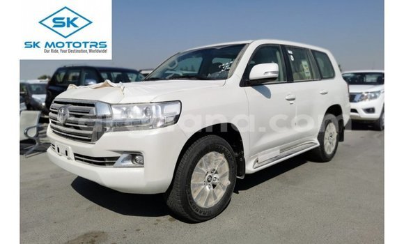 Sayi Imported Toyota Land Cruiser White Mota in Import - Dubai a Ashanti Sayi Imported Toyota Land Cruiser White Mota in Import - Dubai a Ashanti