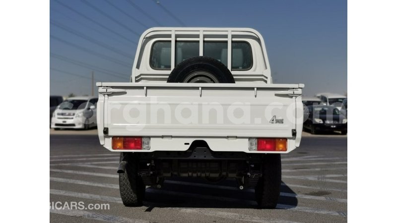 Big with watermark toyota land cruiser ashanti import dubai 22221