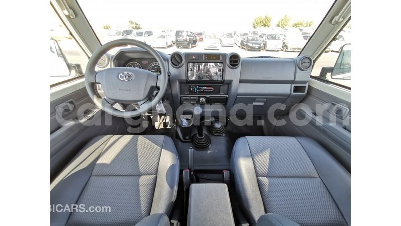 Big with watermark toyota land cruiser ashanti import dubai 22221