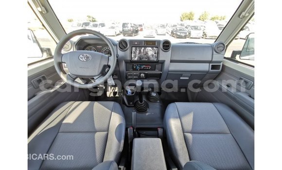 Buy Import Toyota Land Cruiser White Car in Import - Dubai in Ashanti Buy Import Toyota Land Cruiser White Car in Import - Dubai in Ashanti