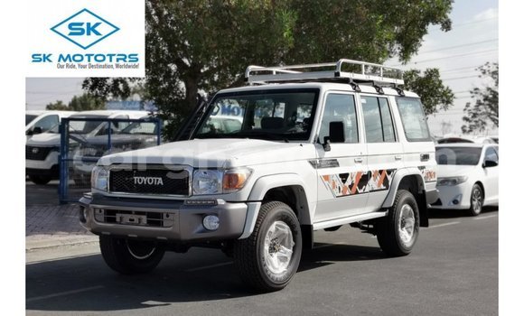 Sayi Imported Toyota Land Cruiser White Mota in Import - Dubai a Ashanti Sayi Imported Toyota Land Cruiser White Mota in Import - Dubai a Ashanti