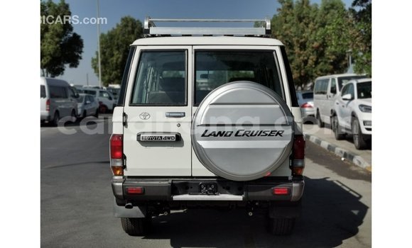 Sayi Imported Toyota Land Cruiser White Mota in Import - Dubai a Ashanti Sayi Imported Toyota Land Cruiser White Mota in Import - Dubai a Ashanti