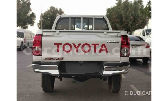 Sayi Imported Toyota Hilux White Mota in Import - Dubai a Ashanti Sayi Imported Toyota Hilux White Mota in Import - Dubai a Ashanti