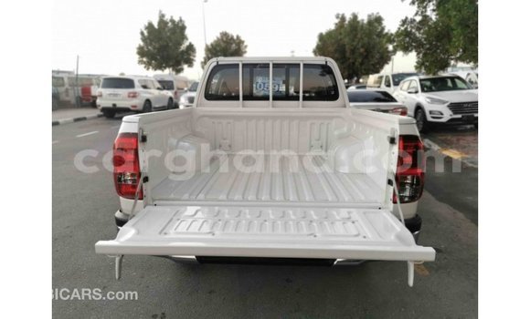 Sayi Imported Toyota Hilux White Mota in Import - Dubai a Ashanti Sayi Imported Toyota Hilux White Mota in Import - Dubai a Ashanti