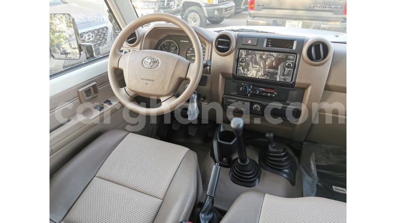 Big with watermark toyota land cruiser ashanti import dubai 22302