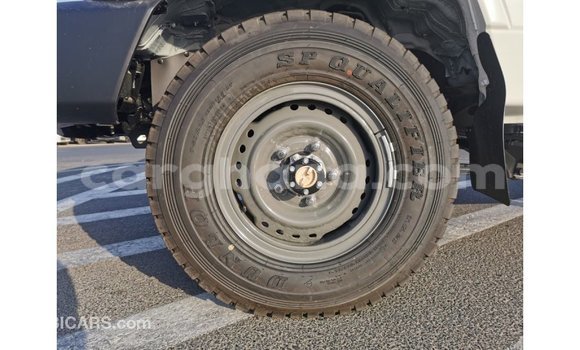 Buy Import Toyota Land Cruiser White Car in Import - Dubai in Ashanti Buy Import Toyota Land Cruiser White Car in Import - Dubai in Ashanti