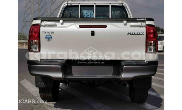 Sayi Imported Toyota Hilux White Mota in Import - Dubai a Ashanti Sayi Imported Toyota Hilux White Mota in Import - Dubai a Ashanti