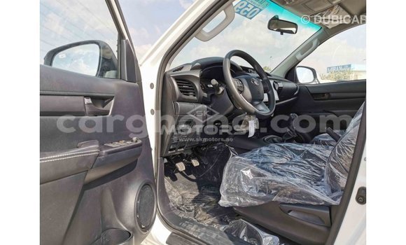 Sayi Imported Toyota Hilux White Mota in Import - Dubai a Ashanti Sayi Imported Toyota Hilux White Mota in Import - Dubai a Ashanti