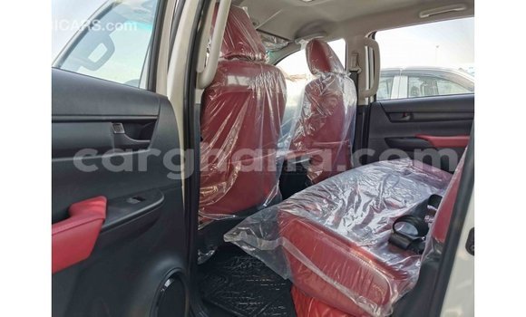 Buy Import Toyota Hilux White Car in Import - Dubai in Ashanti Buy Import Toyota Hilux White Car in Import - Dubai in Ashanti