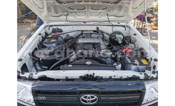 Buy Import Toyota Land Cruiser White Car in Import - Dubai in Ashanti Buy Import Toyota Land Cruiser White Car in Import - Dubai in Ashanti