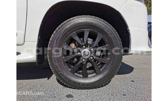 Sayi Imported Toyota Land Cruiser White Mota in Import - Dubai a Ashanti Sayi Imported Toyota Land Cruiser White Mota in Import - Dubai a Ashanti